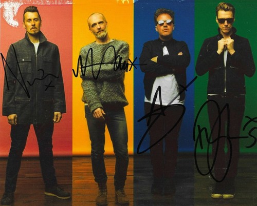 Travis 12x8 autograph photo - travis,
